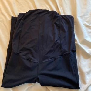 Isabel Maternity by Ingrid & Isabel capri cross back workout leggings